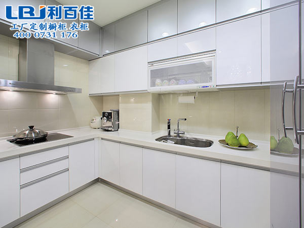 整體櫥柜春節大掃除讓你頭疼？別急，利百佳有妙招